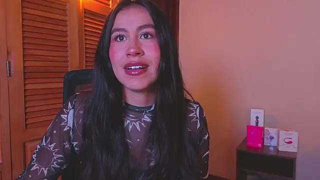 EmiGomez  online show from July 22, 11:18 pm
