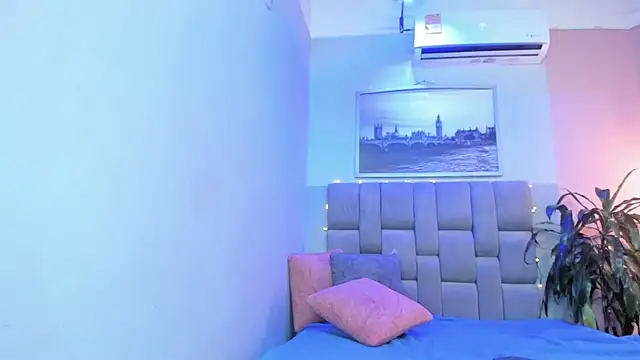 samyriverss online show from December 6, 4:03 am