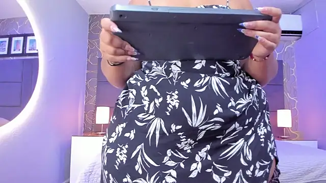 samyriverss online show from February 19, 3:39 am