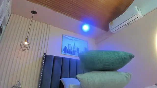 viiolett lee online show from March 17, 9:18 pm