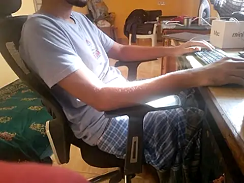 Snapshot of Aloneguy_bangalore chatting on December 22, 10:01 am Aloneguy bangalore online show from December 22, 10:01 am