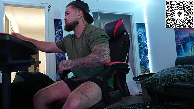 Snapshot of B_The_Creator_X chatting on December 15, 12:37 am B The Creator X online show from December 15, 12:37 am