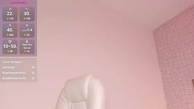 Snapshot of Victoriaa_millers chatting on February 26, 3:32 am Victoriaa millers online show from February 26, 3:32 am