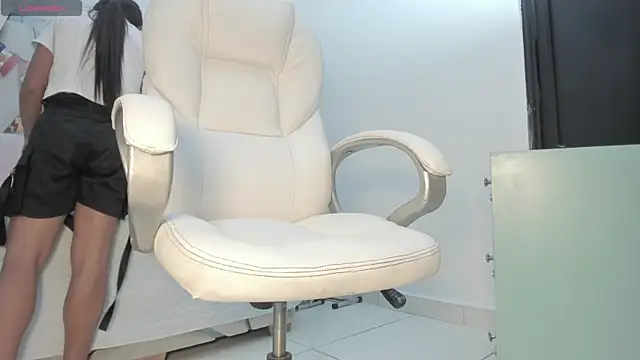 Snapshot of Victoriaa_millers chatting on July 9, 7:07 pm Victoriaa millers online show from July 9, 7:07 pm