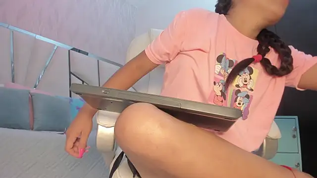 Snapshot of Victoriaa_millers chatting on July 20, 12:51 pm Victoriaa millers online show from July 20, 12:51 pm