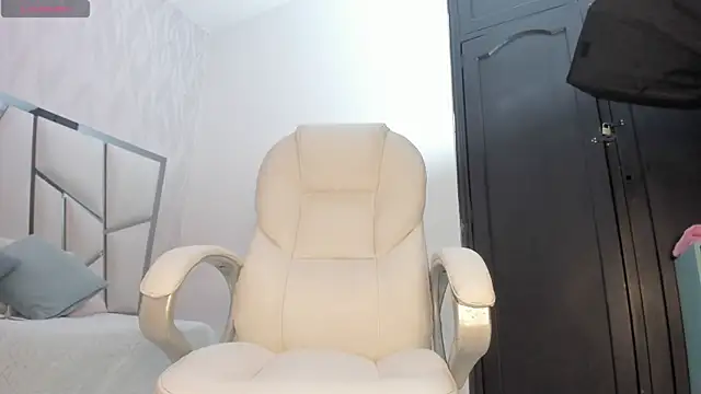 Snapshot of Victoriaa_millers chatting on July 26, 7:10 pm Victoriaa millers online show from July 26, 7:10 pm