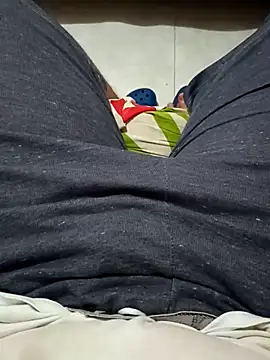 Snapshot of beautiful_hands_ chatting on February 25, 6:47 am beautiful hands online show from February 25, 6:47 am