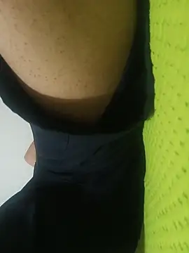 Snapshot of beautiful_hands_ chatting on December 17, 6:52 am beautiful hands online show from December 17, 6:52 am