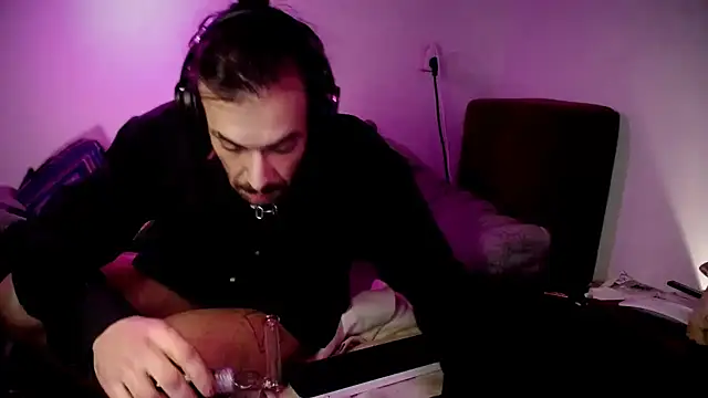 P4RtYBOII92 online show from March 14, 1:55 am