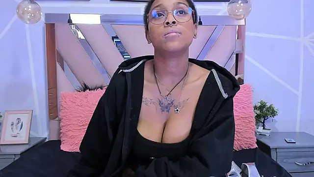 Snapshot of Elith_noa chatting on February 11, 10:39 pm Elith noa online show from February 11, 10:39 pm