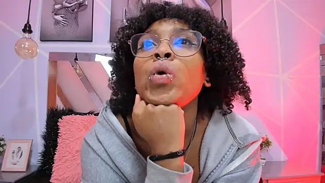 Snapshot of Elith_noa chatting on February 12, 10:59 pm Elith noa online show from February 12, 10:59 pm