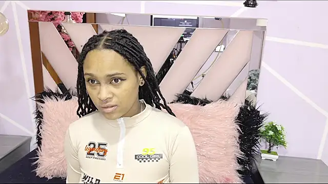 Snapshot of Elith_noa chatting on December 5, 8:27 pm Elith noa online show from December 5, 8:27 pm