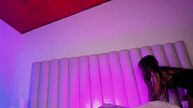 briannajackson  online show from February 1, 12:05 pm