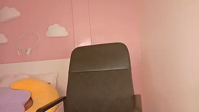 briannajackson  online show from October 22, 7:46 pm