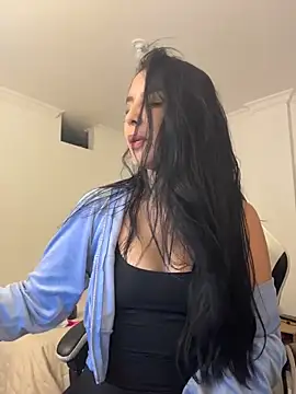  miaquevedo  online show from April 28, 2:22 pm