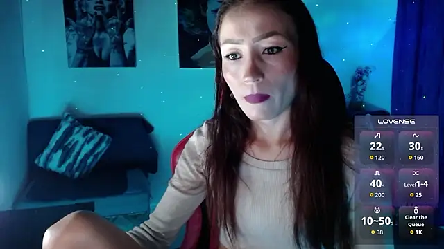 Sara-Guzman1 online show from March 16, 4:40 am