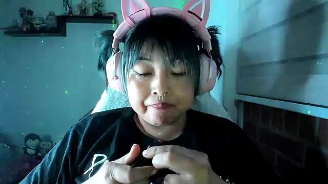 Snapshot of Shaddycute_ chatting on June 17, 11:49 pm Shaddycute online show from June 17, 11:49 pm