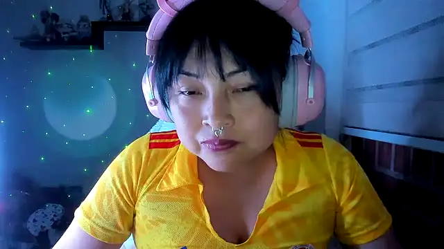 Snapshot of Shaddycute_ chatting on June 24, 4:11 am Shaddycute online show from June 24, 4:11 am