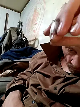 Snapshot of gettinit2wice chatting on January 18, 2:23 pm gettinit2wice online show from January 18, 2:23 pm