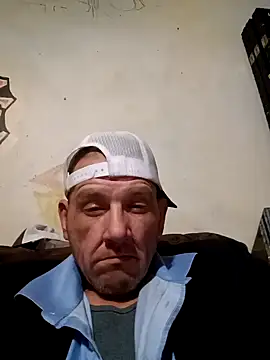 Snapshot of gettinit2wice chatting on February 4, 2:07 am gettinit2wice online show from February 4, 2:07 am