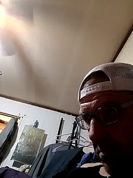 Snapshot of gettinit2wice chatting on February 6, 12:16 pm gettinit2wice online show from February 6, 12:16 pm