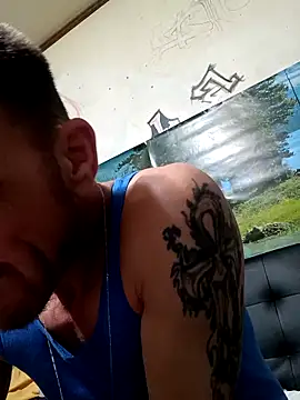 Snapshot of gettinit2wice chatting on March 2, 9:10 am gettinit2wice online show from March 2, 9:10 am