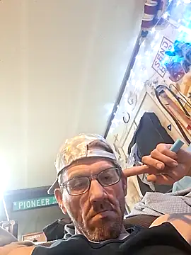 Snapshot of gettinit2wice chatting on December 19, 3:08 pm gettinit2wice online show from December 19, 3:08 pm