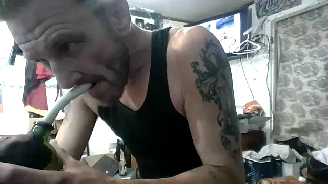 Snapshot of gettinit2wice chatting on July 16, 9:43 pm gettinit2wice online show from July 16, 9:43 pm