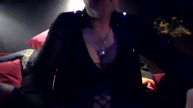 Snapshot of biffboff123 chatting on June 16, 10:23 pm biffboff123 online show from June 16, 10:23 pm
