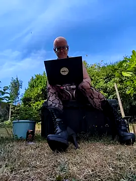 Snapshot of biffboff123 chatting on July 30, 1:32 pm biffboff123 online show from July 30, 1:32 pm