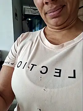 Snapshot of LEIRIS_Y_FRED_01 chatting on December 3, 3:32 pm LEIRIS Y FRED 01 online show from December 3, 3:32 pm