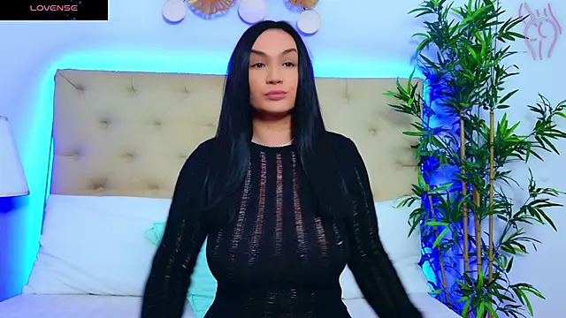 Snapshot of DaliyaArabian chatting on October 28, 1:14 pm DaliyaArabian online show from October 28, 1:14 pm