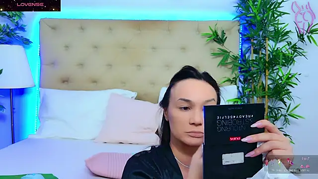 Snapshot of DaliyaArabian chatting on December 5, 1:42 pm DaliyaArabian online show from December 5, 1:42 pm