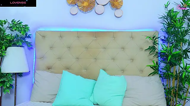 Snapshot of DaliyaArabian chatting on May 18, 12:11 pm DaliyaArabian online show from May 18, 12:11 pm