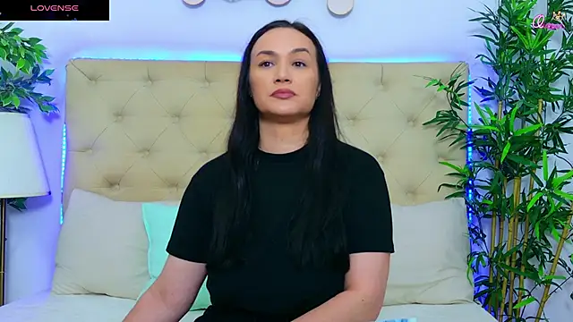 Snapshot of DaliyaArabian chatting on May 21, 12:01 pm DaliyaArabian online show from May 21, 12:01 pm
