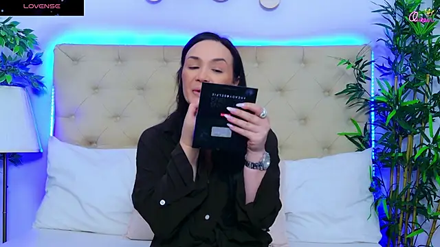 Snapshot of DaliyaArabian chatting on June 5, 12:11 pm DaliyaArabian online show from June 5, 12:11 pm