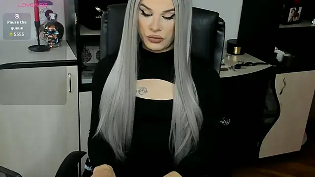 Snapshot of EvelynLexy chatting on May 18, 4:57 pm EvelynLexy online show from May 18, 4:57 pm