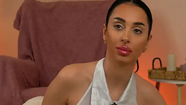 Snapshot of KairaAndrews chatting on June 8, 8:31 pm KairaAndrews online show from June 8, 8:31 pm