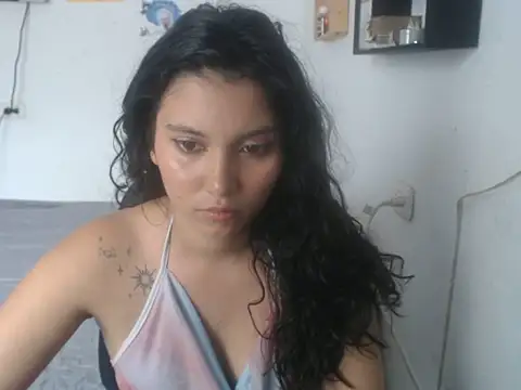 HannaKlein online show from November 18, 6:01 pm