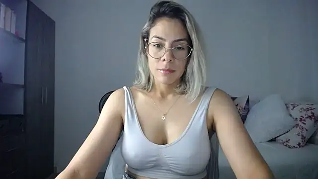 candydowson1 online show from June 2, 10:39 am