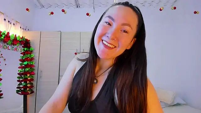 Elle Lee  online show from December 4, 3:43 pm