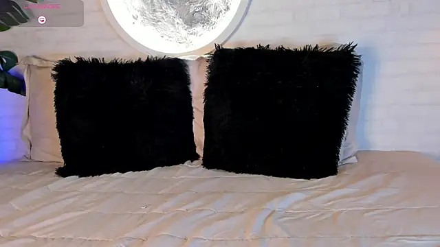 Elise Diamond online show from March 1, 2:04 am