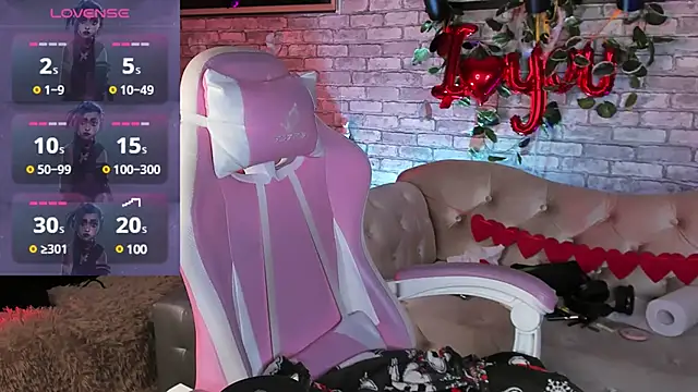 Snapshot of Alex_Howell chatting on February 13, 8:45 pm Alex Howell online show from February 13, 8:45 pm