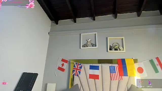 Snapshot of vahiolet_fuentes chatting on July 4, 3:13 am vahiolet fuentes online show from July 4, 3:13 am