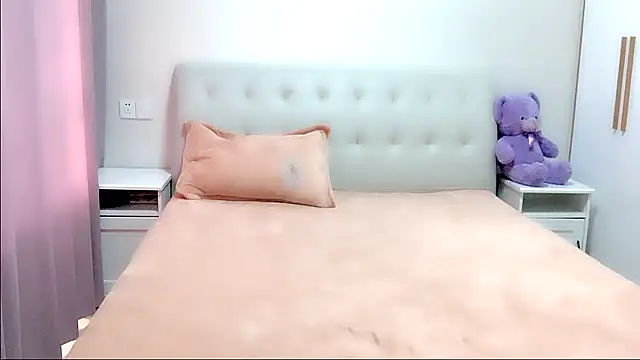 aisha123123 online show from December 5, 2:20 am