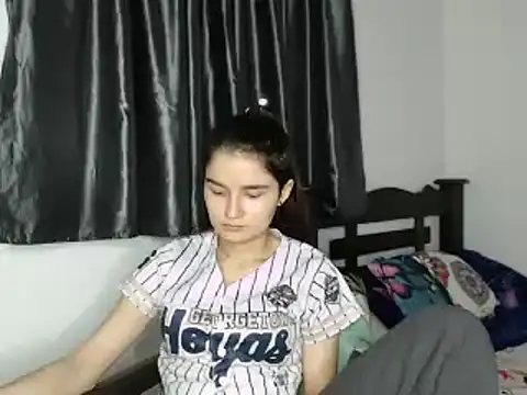 Snapshot of saritapretyy chatting on December 18, 10:02 pm saritapretyy online show from December 18, 10:02 pm