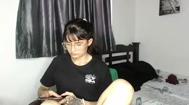 Snapshot of saritapretyy chatting on January 27, 9:33 pm saritapretyy online show from January 27, 9:33 pm