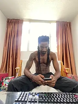 Snapshot of Malkon_Big chatting on May 31, 3:19 pm Malkon Big online show from May 31, 3:19 pm