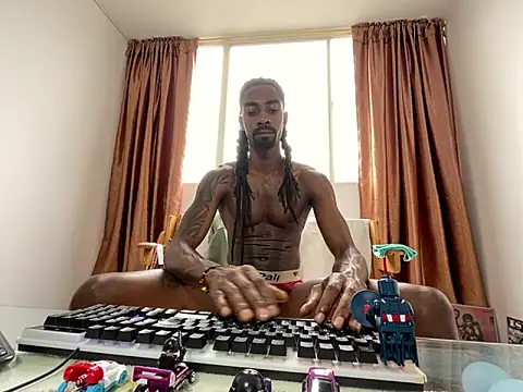 Snapshot of Malkon_Big chatting on June 3, 6:35 pm Malkon Big online show from June 3, 6:35 pm