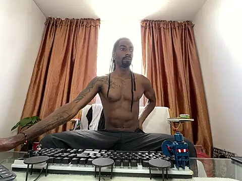 Snapshot of Malkon_Big chatting on June 16, 5:37 pm Malkon Big online show from June 16, 5:37 pm